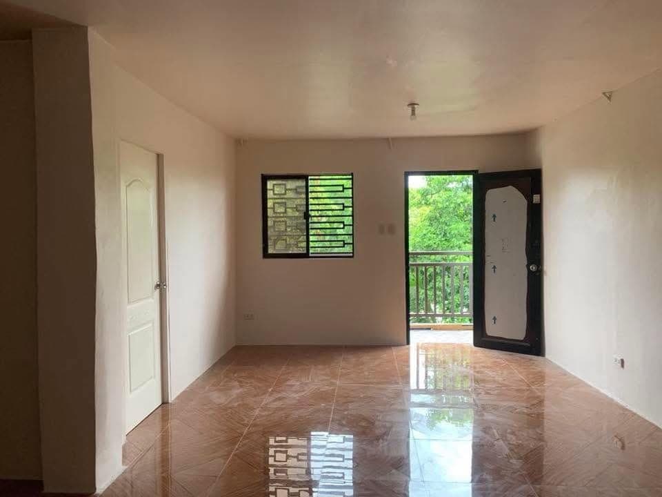 Apartment For rent. 3rd Floor with 1 bedroom Big sala. 12,500 monthly 2 months deposit 1 month advan... - photo 2