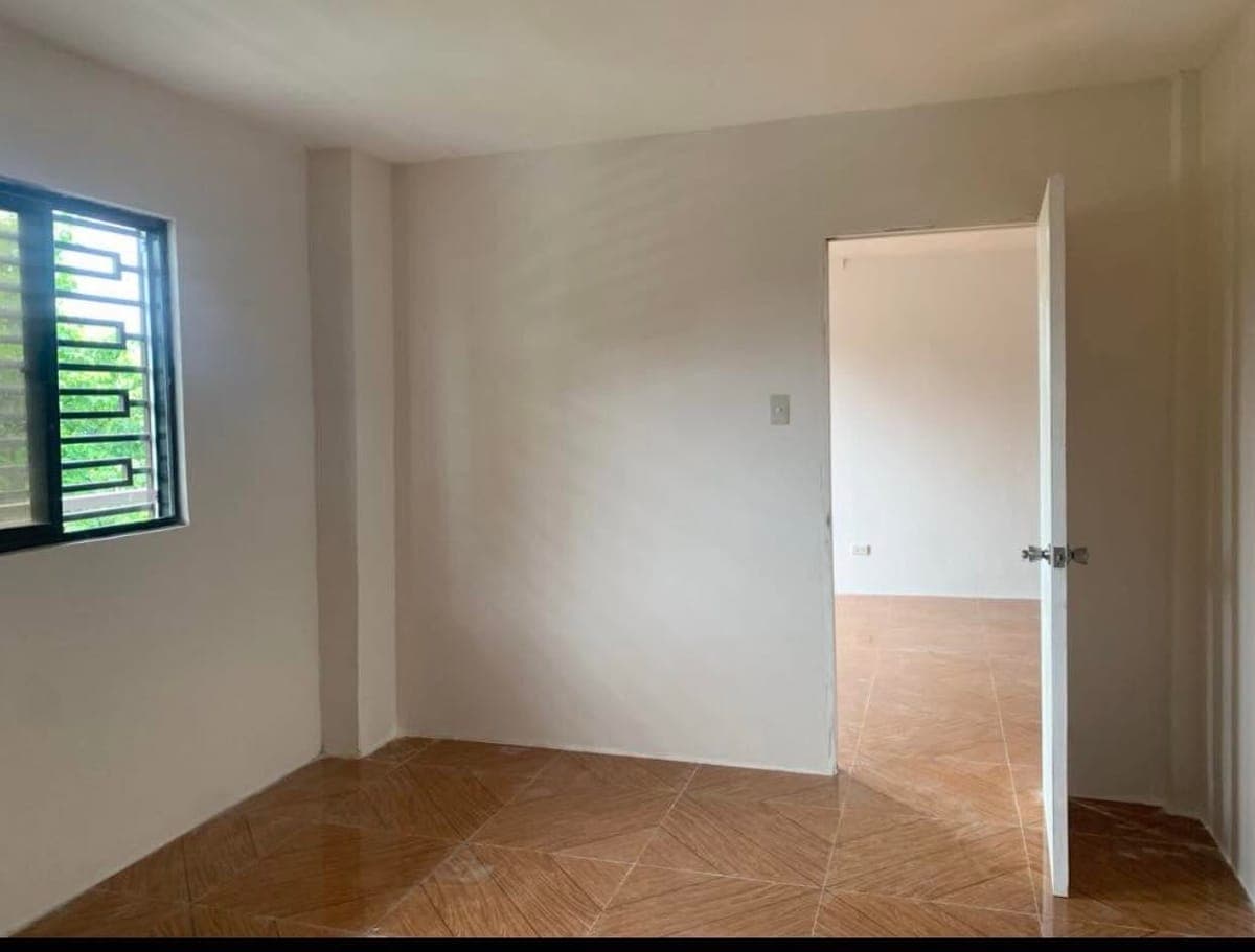 Apartment For rent. 3rd Floor with 1 bedroom Big sala. 12,500 monthly 2 months deposit 1 month advan... - photo 5
