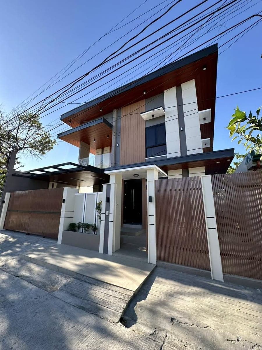 Most homes make a good first impression. - photo 2