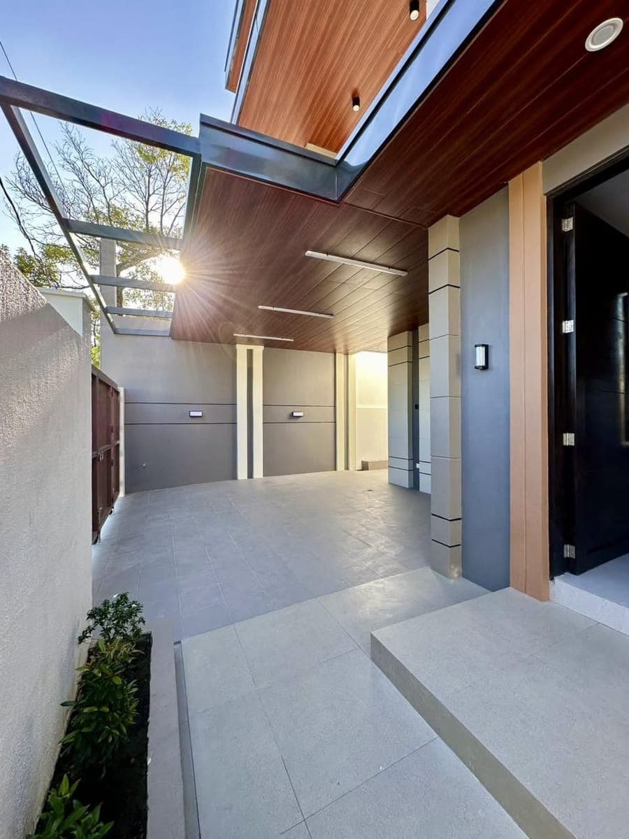 Most homes make a good first impression. - photo 3