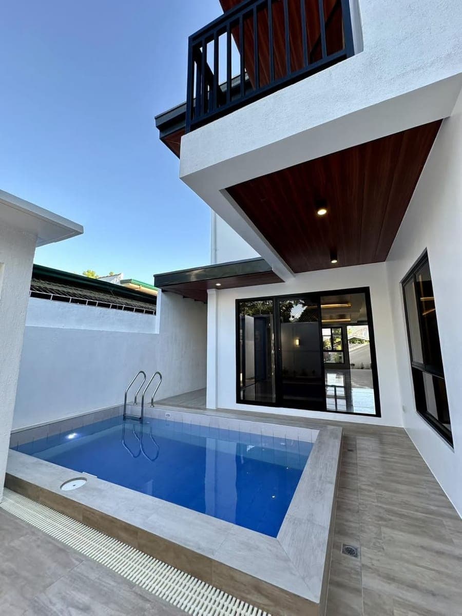 Most homes make a good first impression. - photo 5