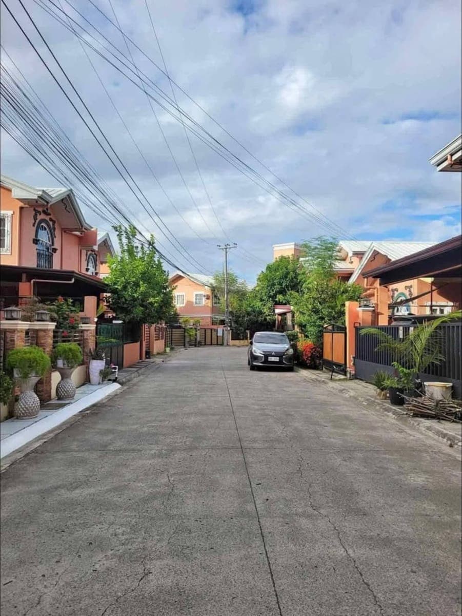 For rent House and Lot - photo 2