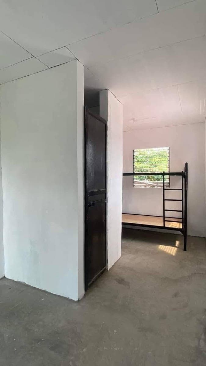 FOR RENT STUDIO TYPE ROOM - photo 2