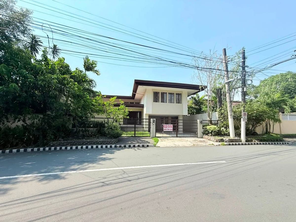 🏡 FOR RENT – Newly Renovated 5-Bedroom Home - photo 1
