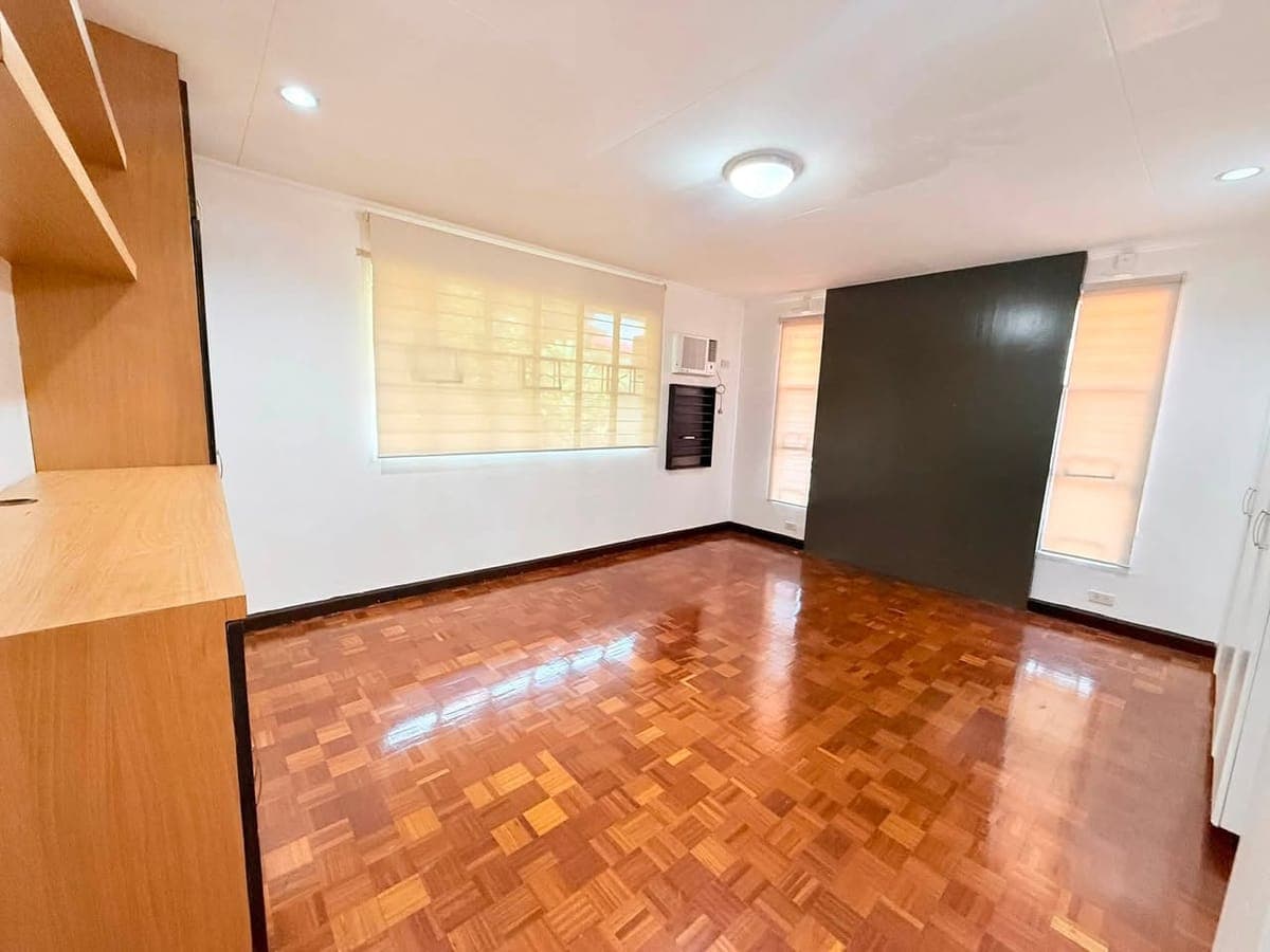 🏡 FOR RENT – Newly Renovated 5-Bedroom Home - photo 4
