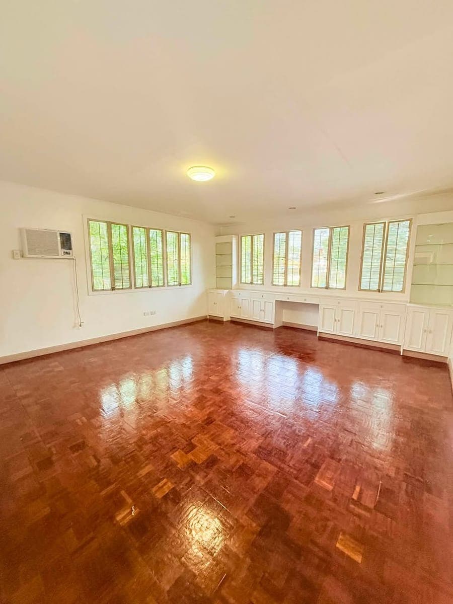 🏡 FOR RENT – Newly Renovated 5-Bedroom Home - photo 5