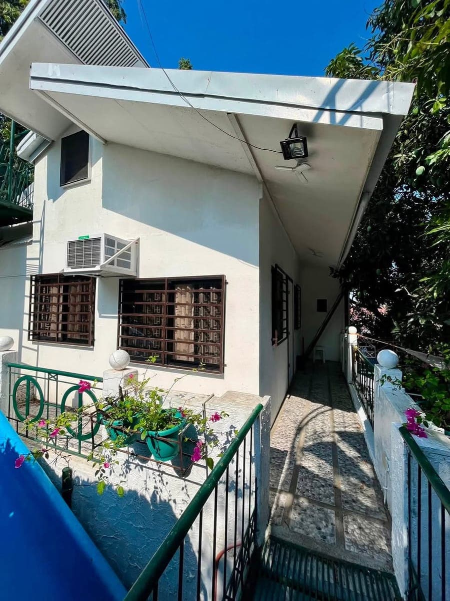 🏡 FOR RENT | FULLY FURNISHED STUDIO LOFT WITH POOL ACCESS - photo 2