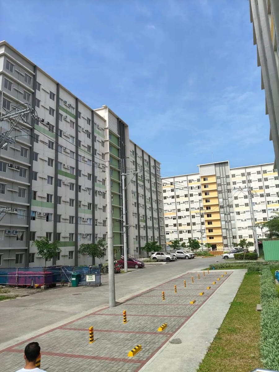 ✅2  Bedroom Condo Bare unit for Rent at Alta Spatial Valenzuela locaed along Karuhatan Road. - photo 1