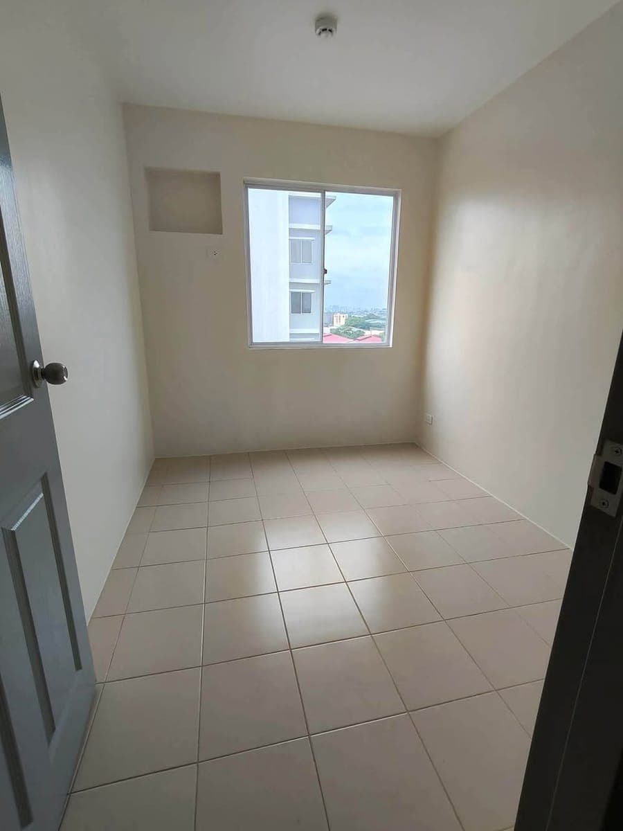 ✅2  Bedroom Condo Bare unit for Rent at Alta Spatial Valenzuela locaed along Karuhatan Road. - photo 4