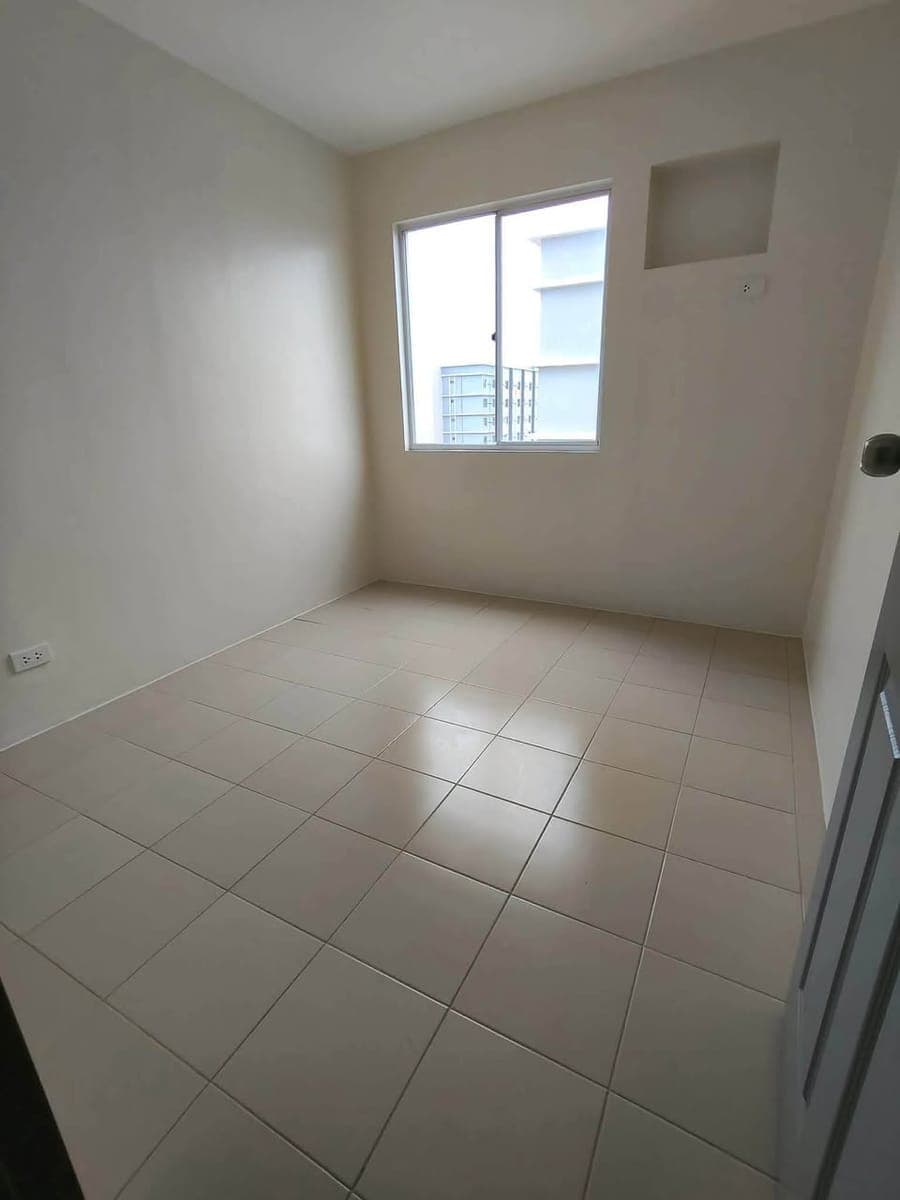 ✅2  Bedroom Condo Bare unit for Rent at Alta Spatial Valenzuela locaed along Karuhatan Road. - photo 5