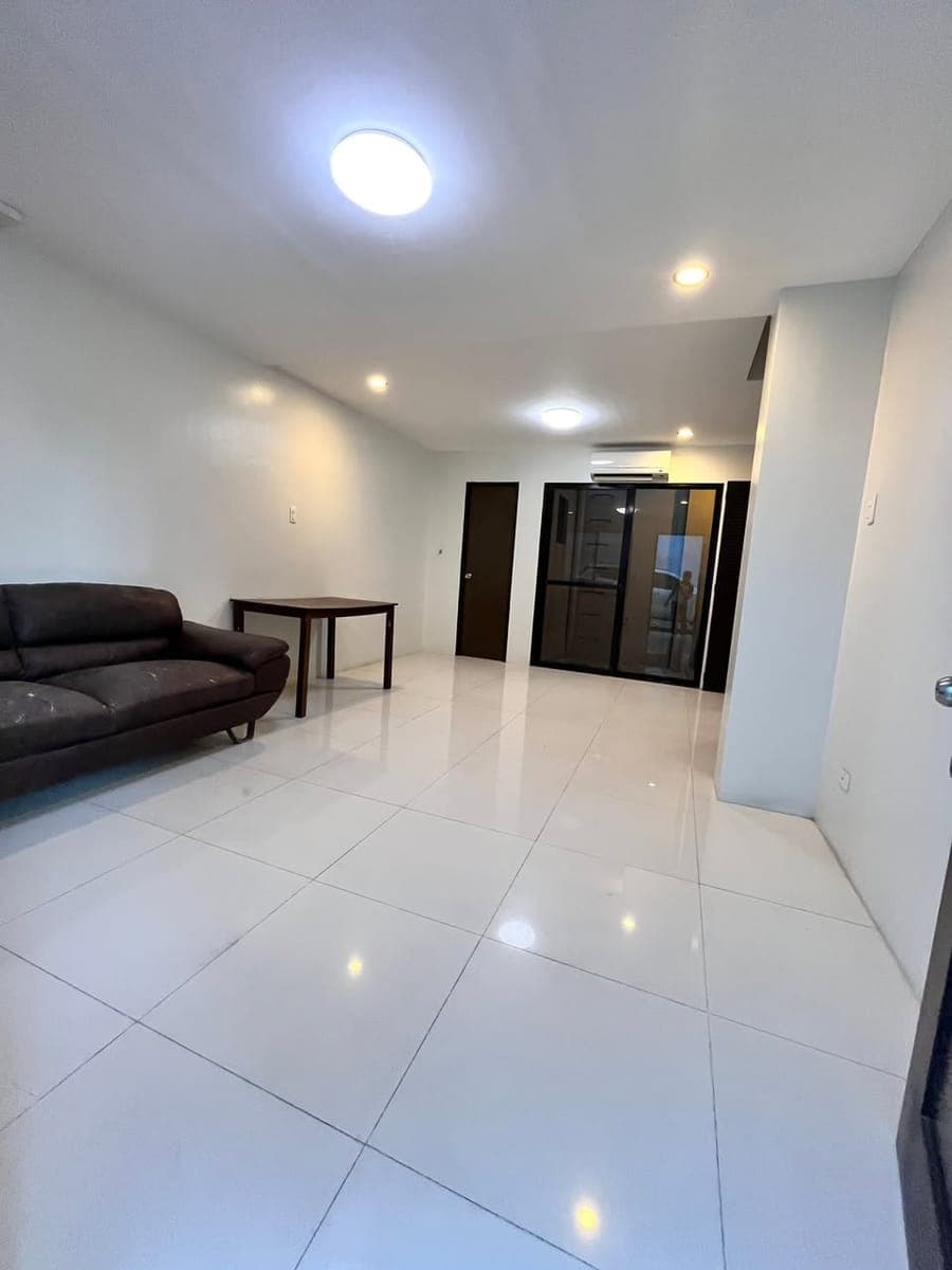 🏡 FOR RENT: Semi Furnished 4 Bedrooms Townhouse  Apartment Alang Alang Mandaue City ✨ - photo 3