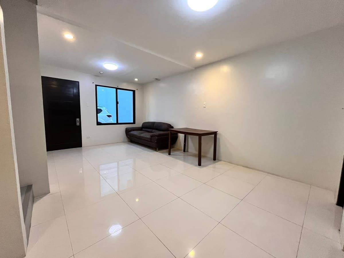 🏡 FOR RENT: Semi Furnished 4 Bedrooms Townhouse  Apartment Alang Alang Mandaue City ✨ - photo 4