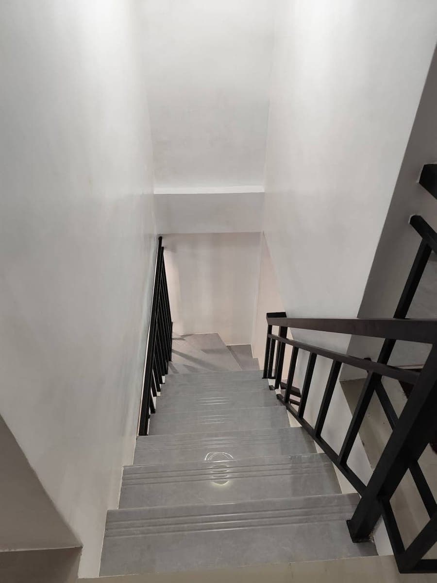 4rent 2rum 3cr  25k npka ganda brnd new need ko ng PDC checke no pets po gatchalian laspinas unahan... - photo 3