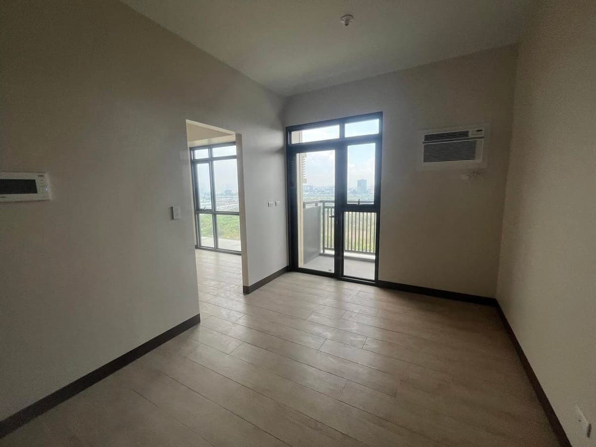 🏢 **FOR LEASE – GENTRY MANOR** - photo 1