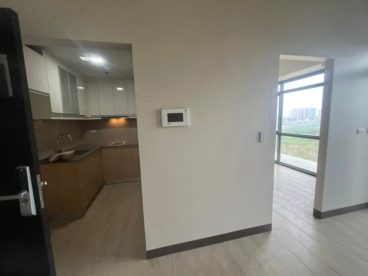 🏢 **FOR LEASE – GENTRY MANOR** - photo 2