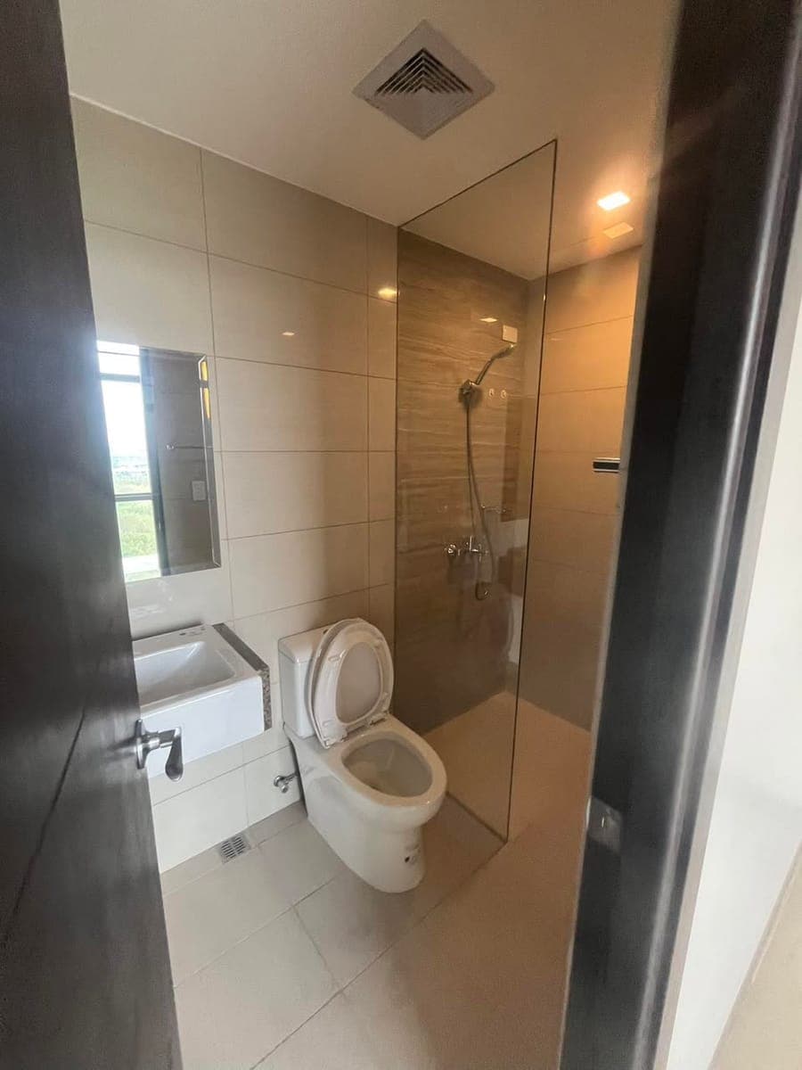 🏢 **FOR LEASE – GENTRY MANOR** - photo 5