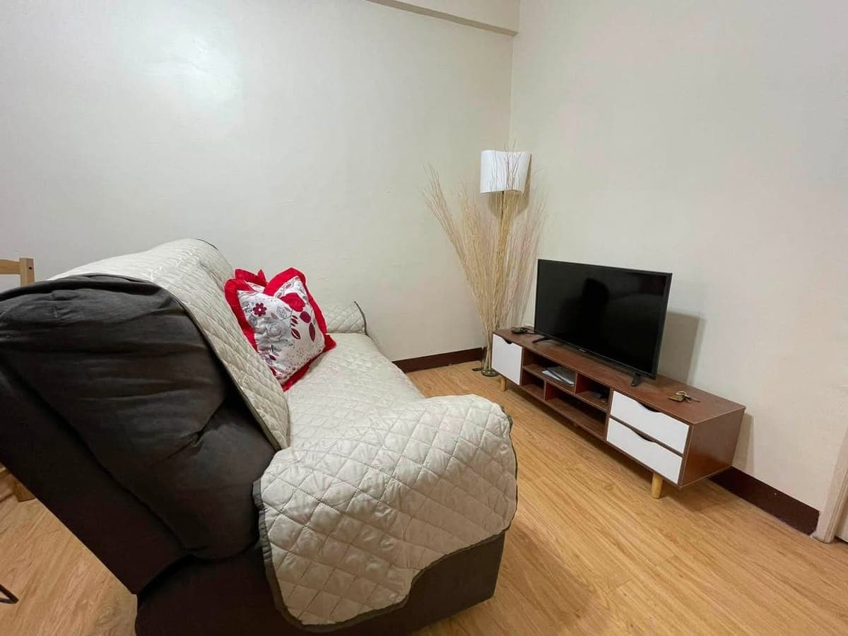 🏡 FOR RENT: Fully Furnished 2-Bedroom Condo Unit with Balcony - photo 3