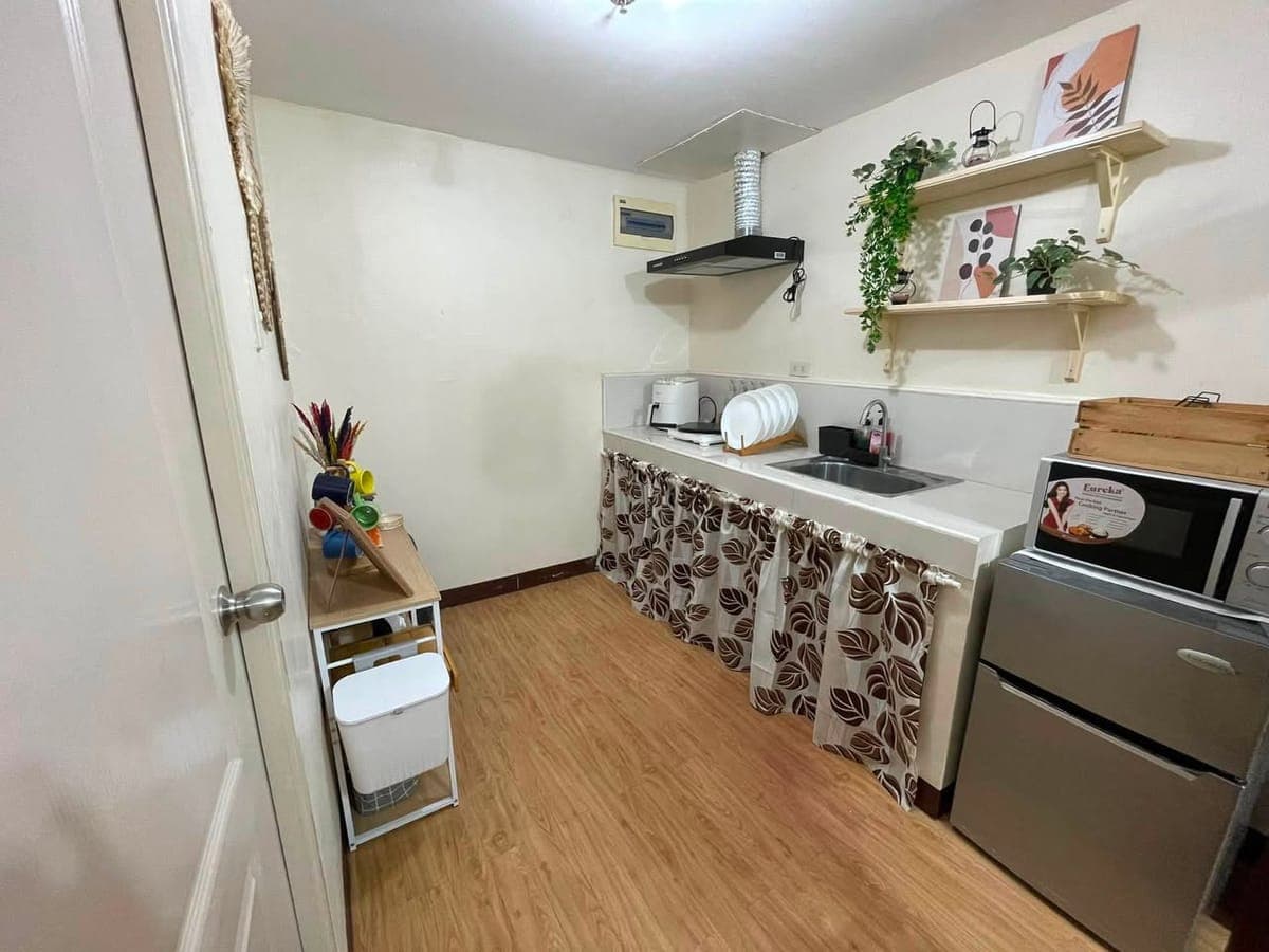 🏡 FOR RENT: Fully Furnished 2-Bedroom Condo Unit with Balcony - photo 5