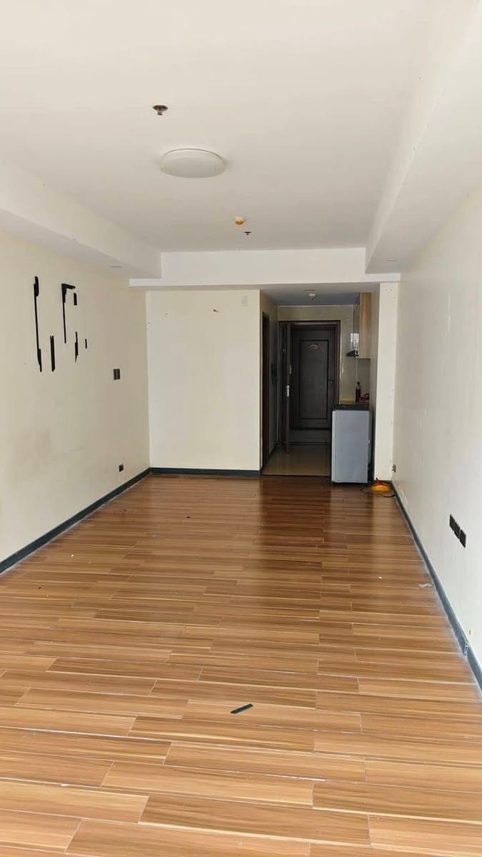 For Rent Studio with Balcony - photo 2