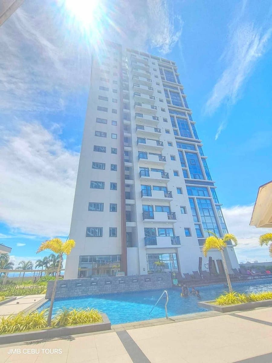 🏡 FOR RENT | Fully Furnished 1BR Condo in One Manchester Place, Mactan Newtown 🌴 - photo 1