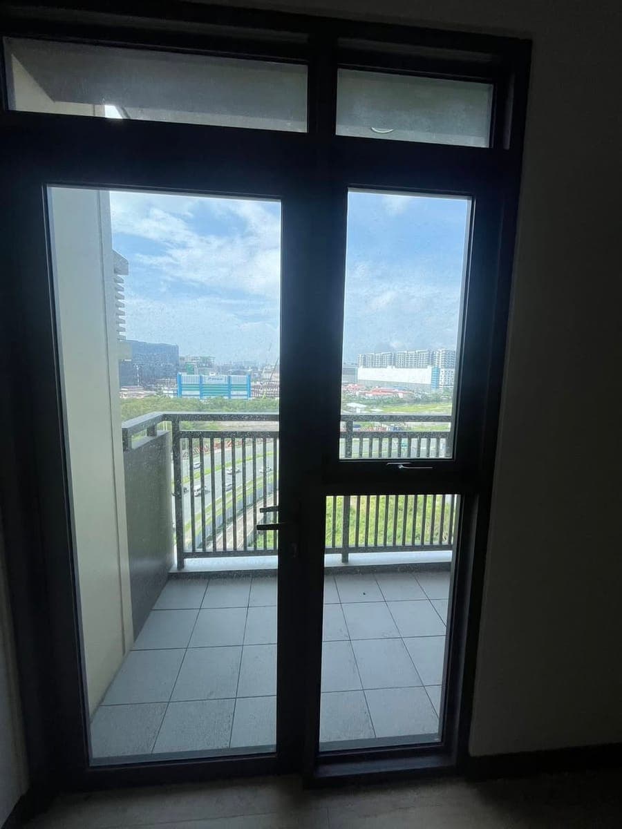 🏢 **FOR LEASE – GENTRY MANOR** - photo 4