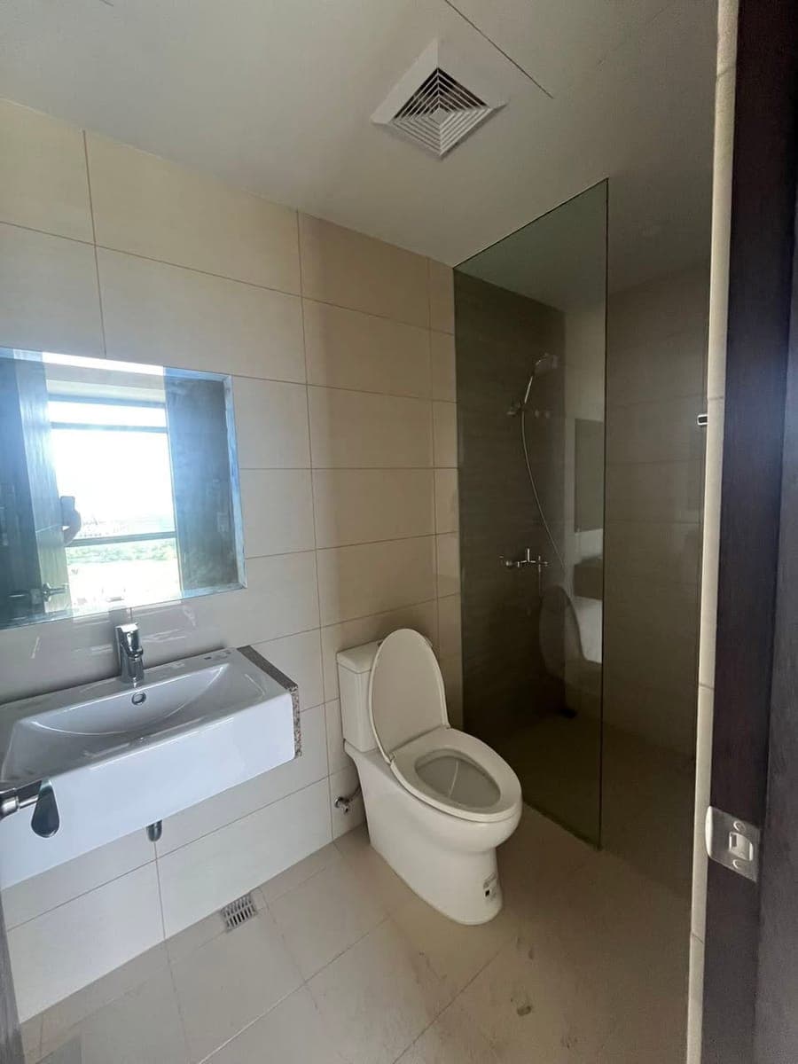 🏢 **FOR LEASE – GENTRY MANOR** - photo 5