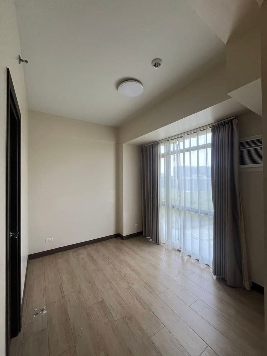 🏢 FOR LEASE – GENTRY MANOR - photo 4