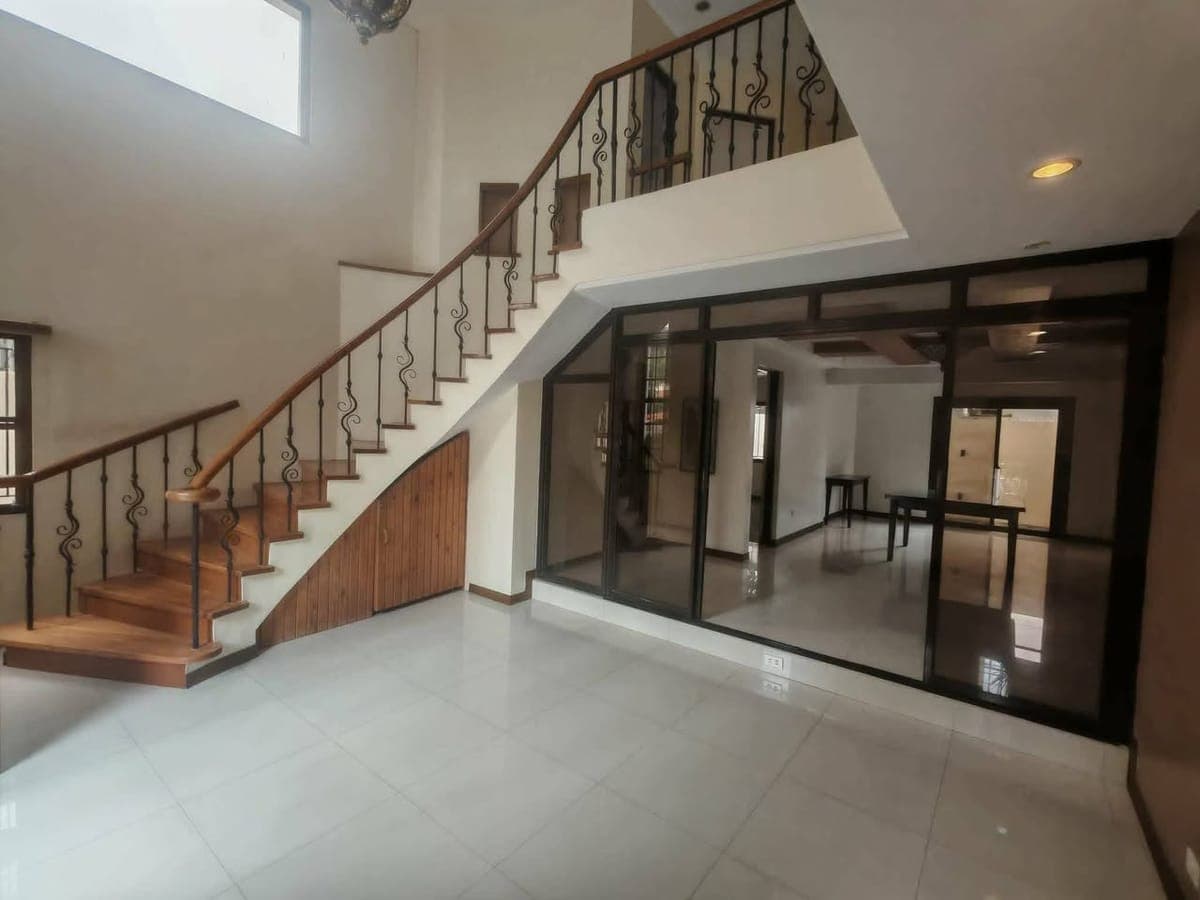 🏘2 STOREY HOUSE FOR RENT IN TAHANAN VILLAGE🏘 - photo 2