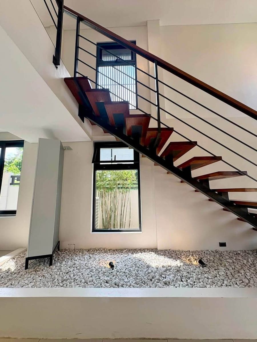 🏡 𝐅𝐎𝐑 𝐑𝐄𝐍𝐓: Modern House & Lot in Kishanta Subdivision - photo 3
