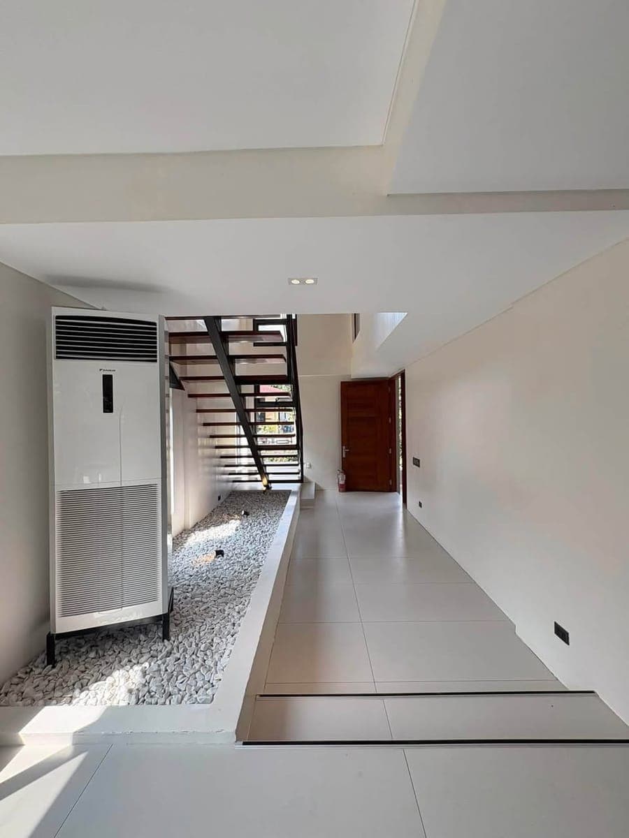 🏡 𝐅𝐎𝐑 𝐑𝐄𝐍𝐓: Modern House & Lot in Kishanta Subdivision - photo 4
