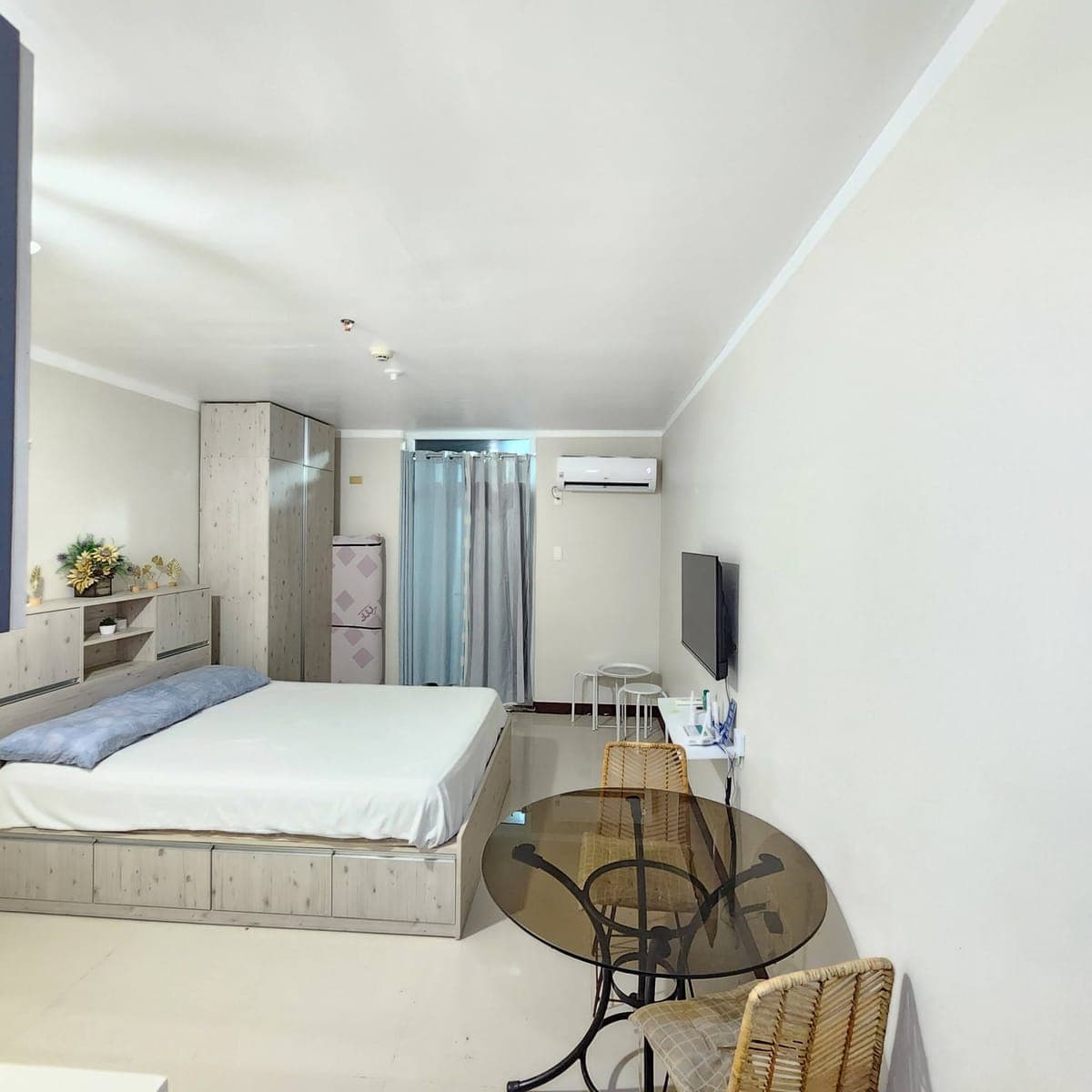 FOR RENT – FULLY FURNISHED STUDIO UNIT - photo 2