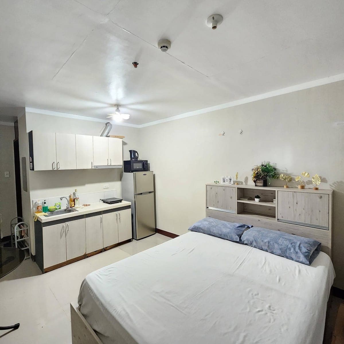 FOR RENT – FULLY FURNISHED STUDIO UNIT - photo 4