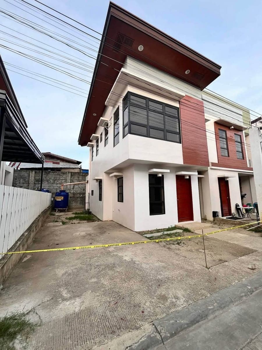 🏡 FOR RENT | Spacious 4-Bedroom Two-Storey House in Casuntingan, Mandaue City ✨ with 1 to 2 Car Park - photo 1