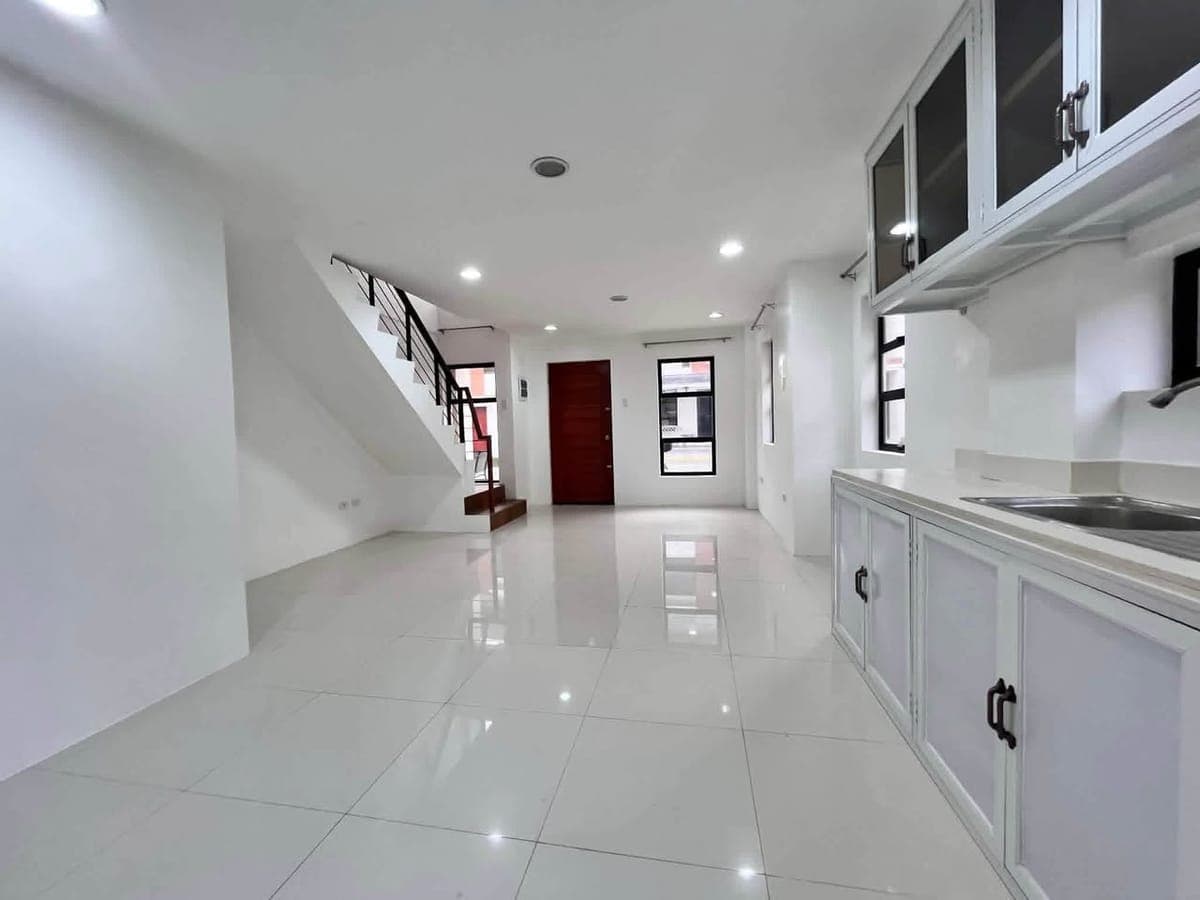 🏡 FOR RENT | Spacious 4-Bedroom Two-Storey House in Casuntingan, Mandaue City ✨ with 1 to 2 Car Park - photo 3