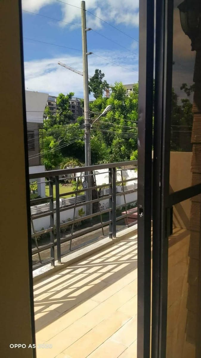 FOR RENT – FULLY FURNISHED 4-BEDROOM HOUSE - photo 2