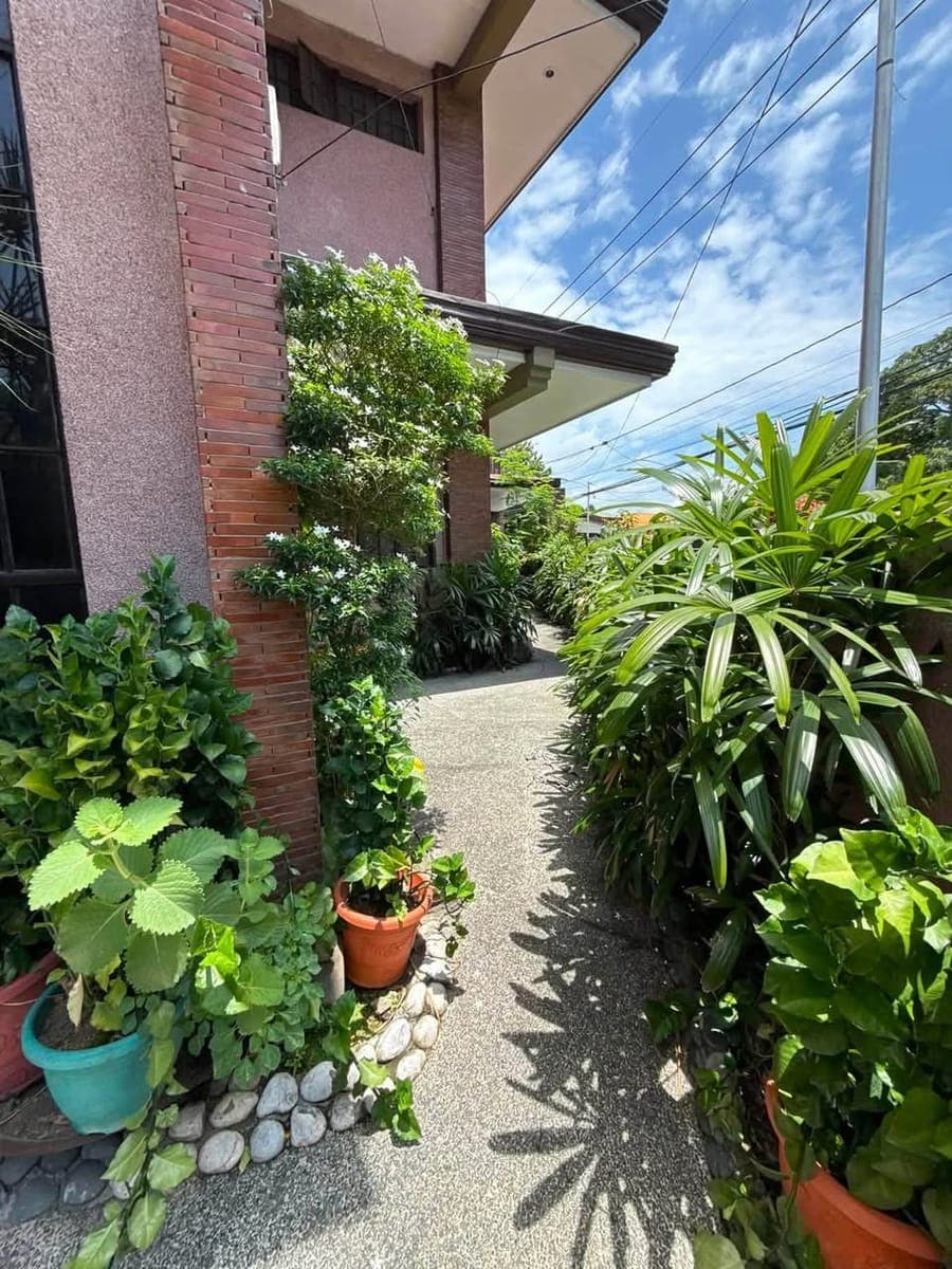 🏡 FOR RENT | FULLY FURNISHED HOUSE IN MERVILLE PARK, PARAÑAQUE - photo 3