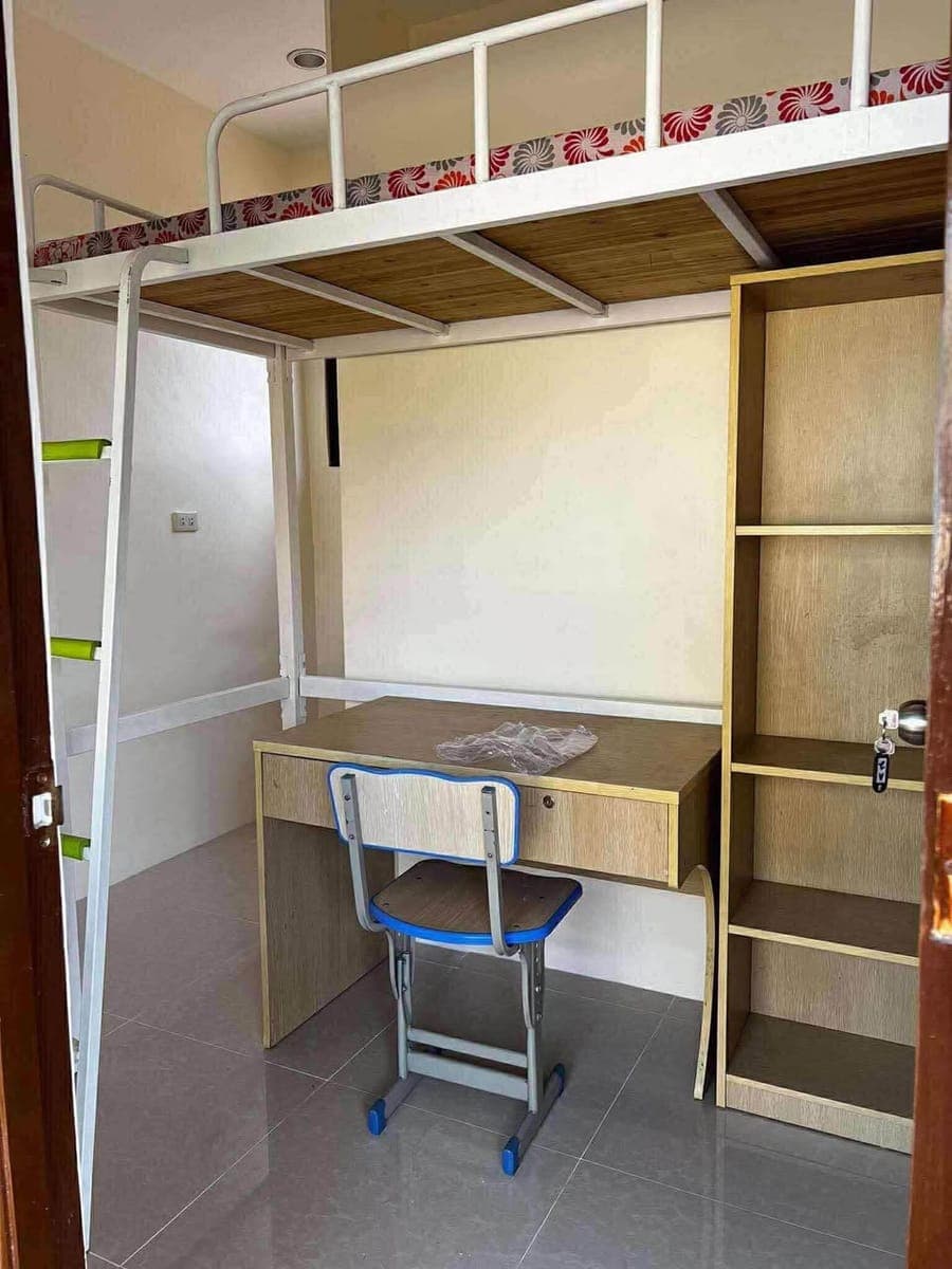 FOR STUDENTS ONLY! - photo 1