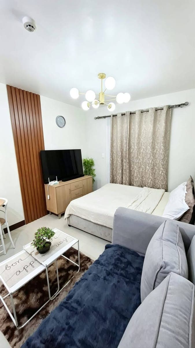 For rent Seakyung Marigondon building 301 12th floor at 14k excluding condo dues and other utilities - photo 1