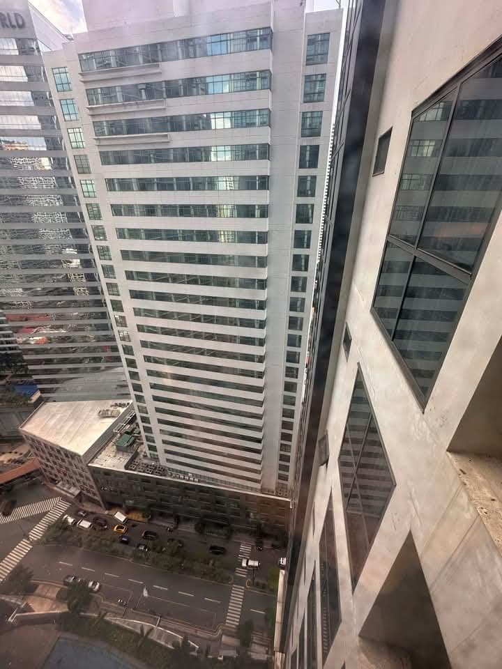 🏢 One Eastwood Avenue – 1-Bedroom Semi Furnished Unit - photo 3