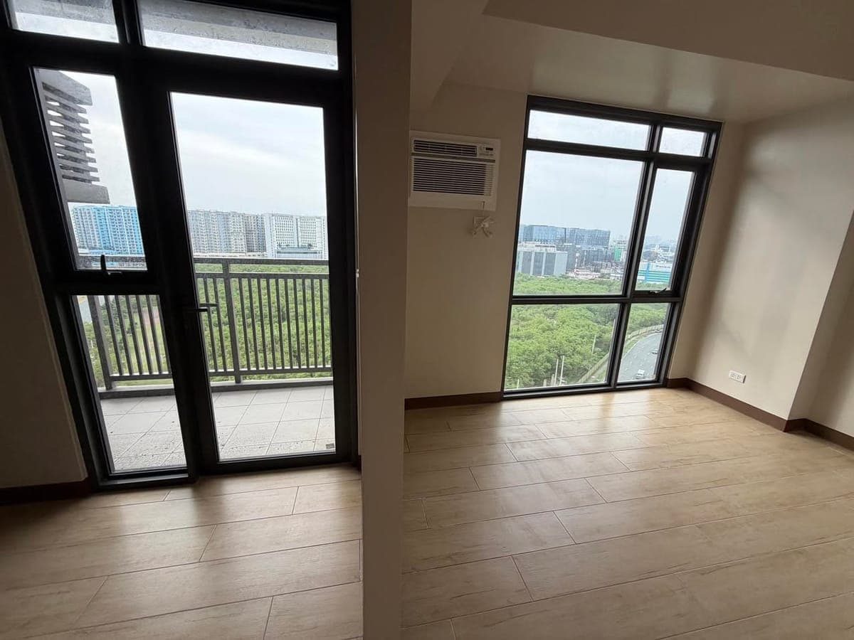🏢 FOR LEASE – GENTRY MANOR - photo 2