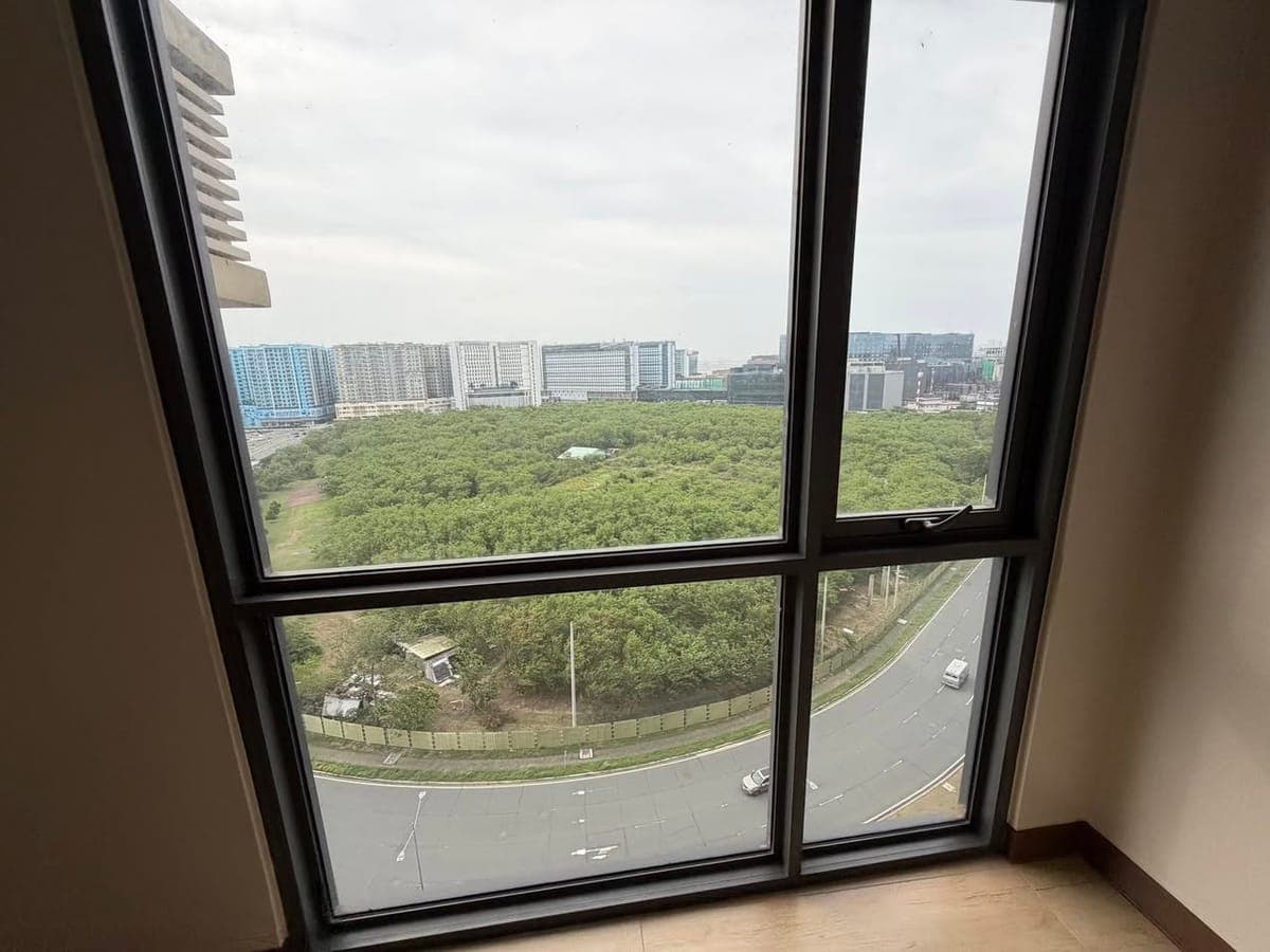 🏢 FOR LEASE – GENTRY MANOR - photo 3