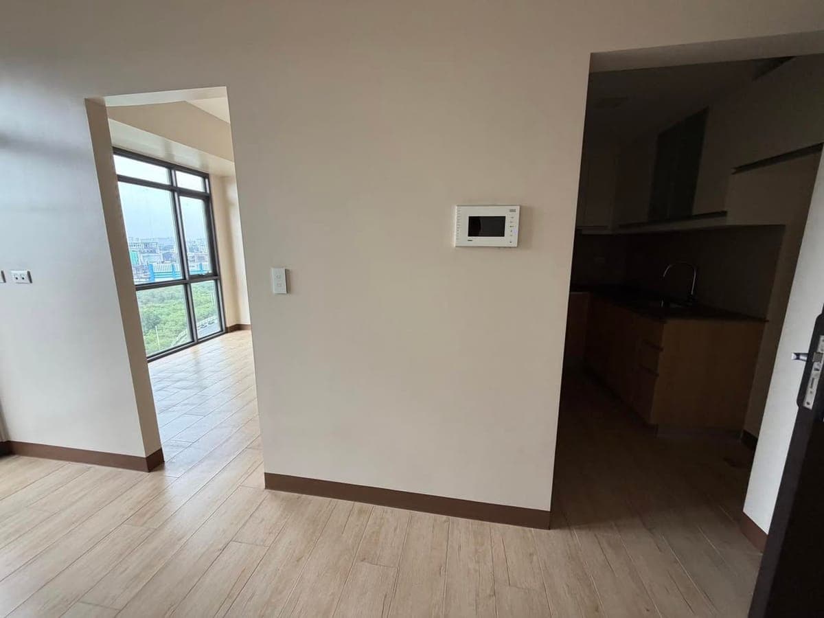 🏢 FOR LEASE – GENTRY MANOR - photo 4