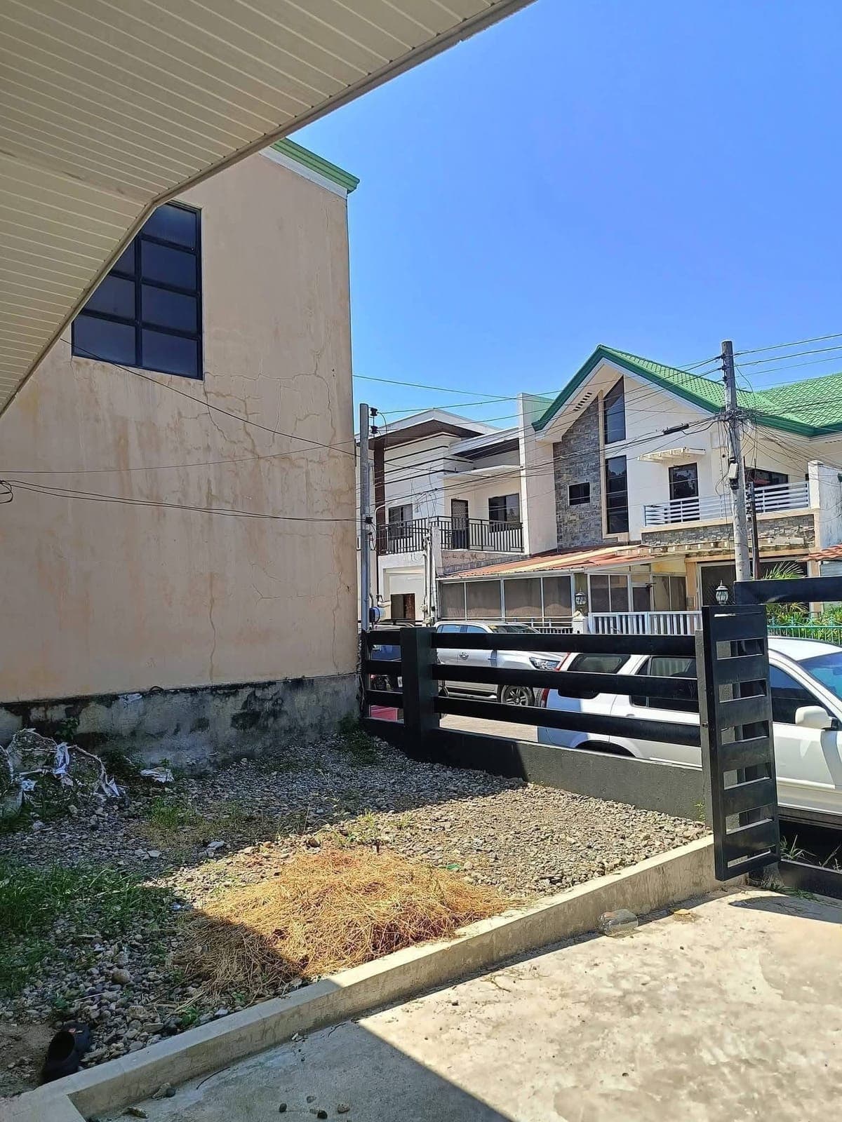 House for rent in morning mist with garage gated - photo 3