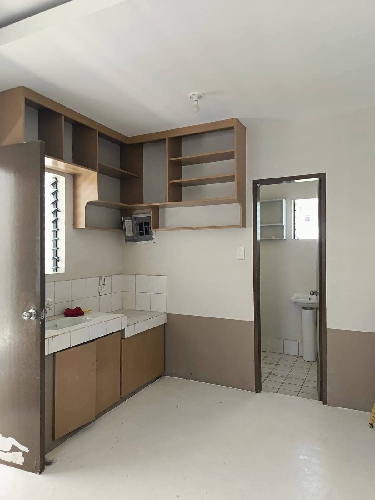 House for rent in morning mist with garage gated - photo 8