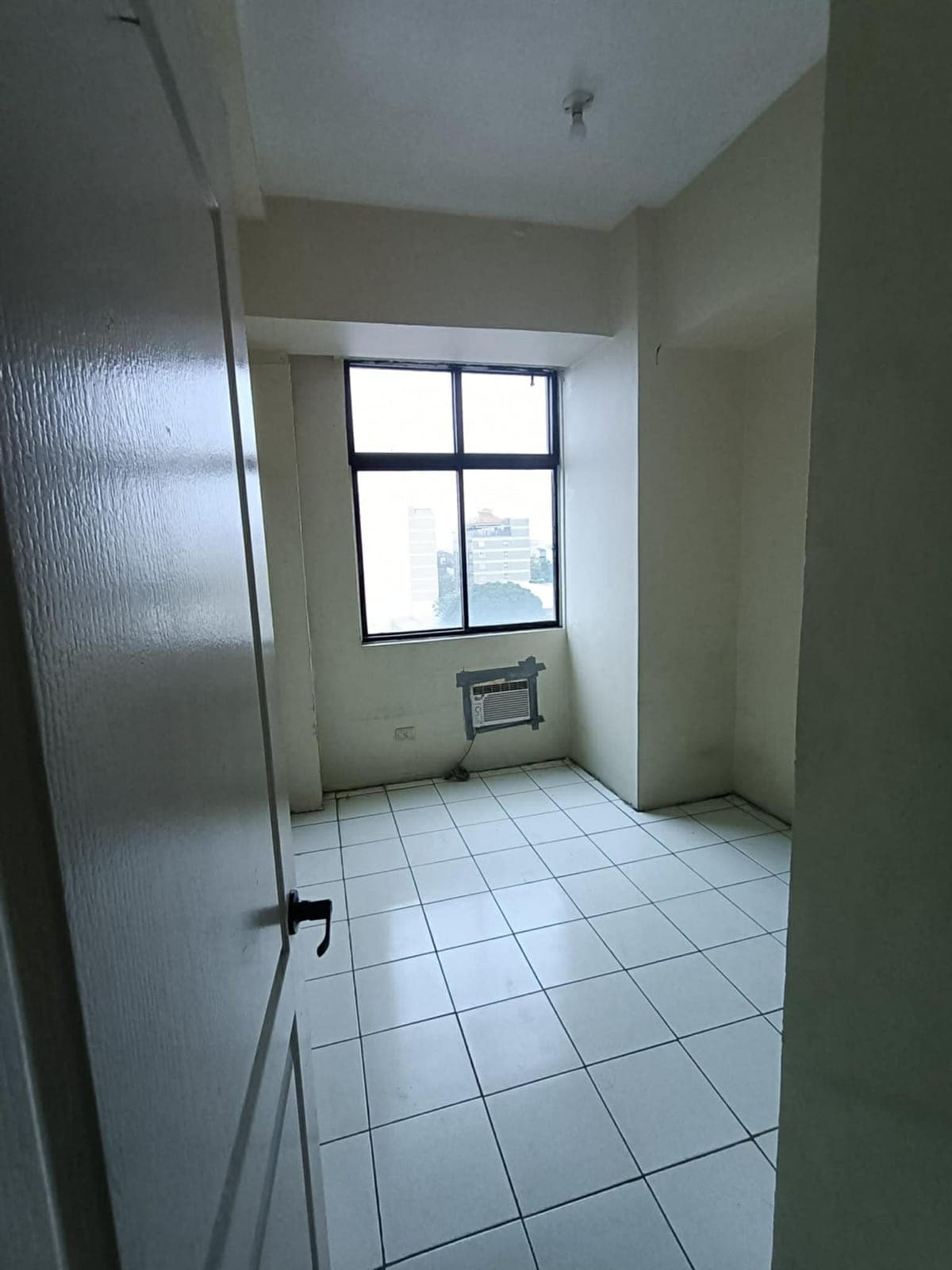 **DIRECT TENANT ONLY! SUPER GOOD DEAL!** - photo 2