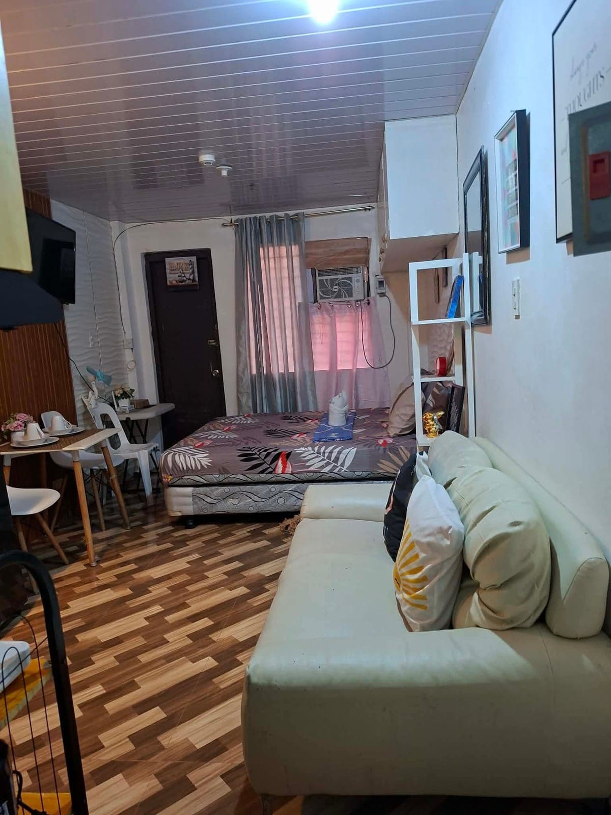 🌟 Affordable studio living with balcony—perfect for city dwellers! - photo 5