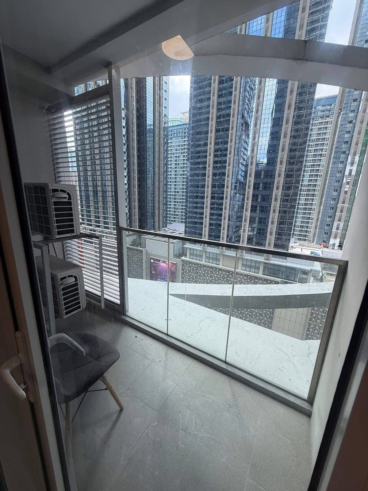 For rent in Uptown park suits - photo 1