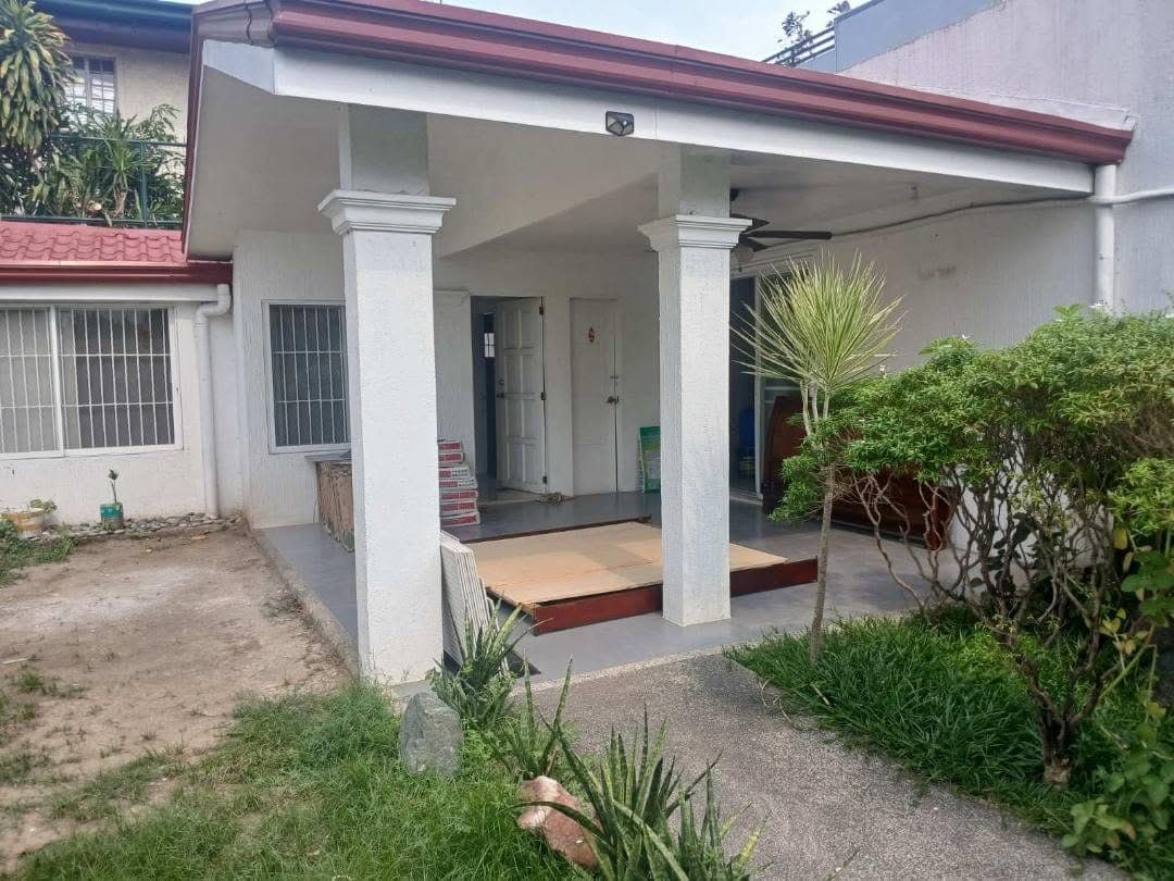 Sprawling Bungalow for Rent in B.F. Homes Paranaque City P 80,000.00 per month - photo 1