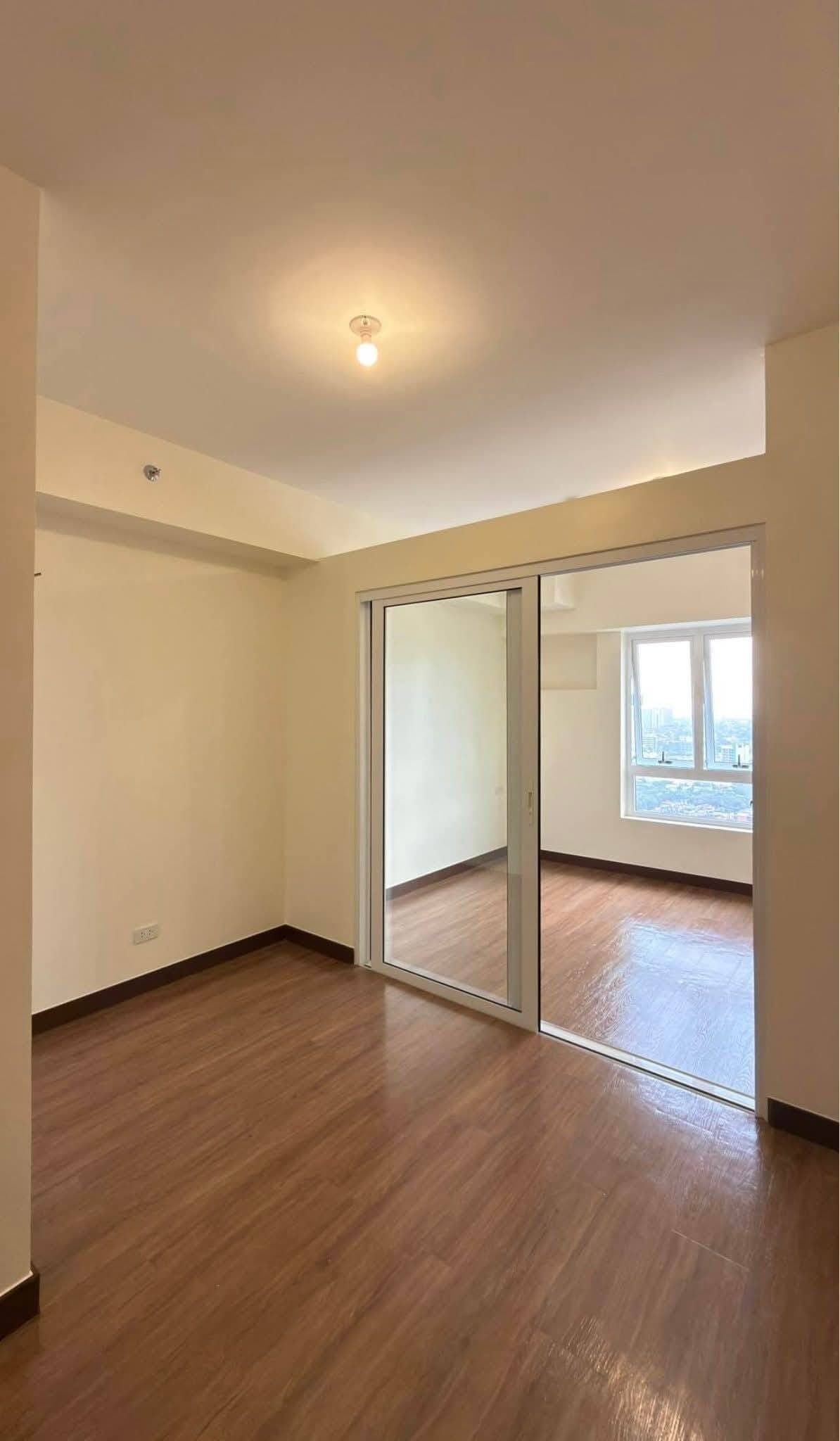 Rush Condo for Rent (Pet friendly) - photo 7