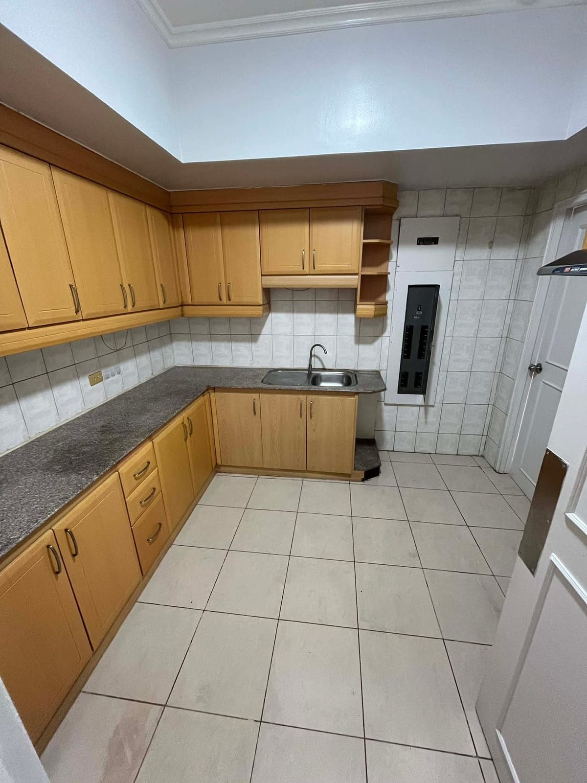 For Rent Valencia Hills Tower C - photo 2